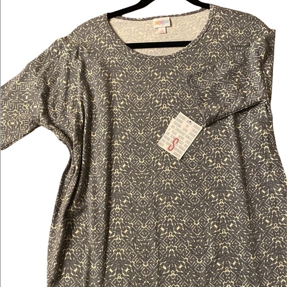 NWT LuLaRoe Irma top a loose, knit "high-low" tunic w/
fitted mid-length sleeves - Picture 1 of 4
